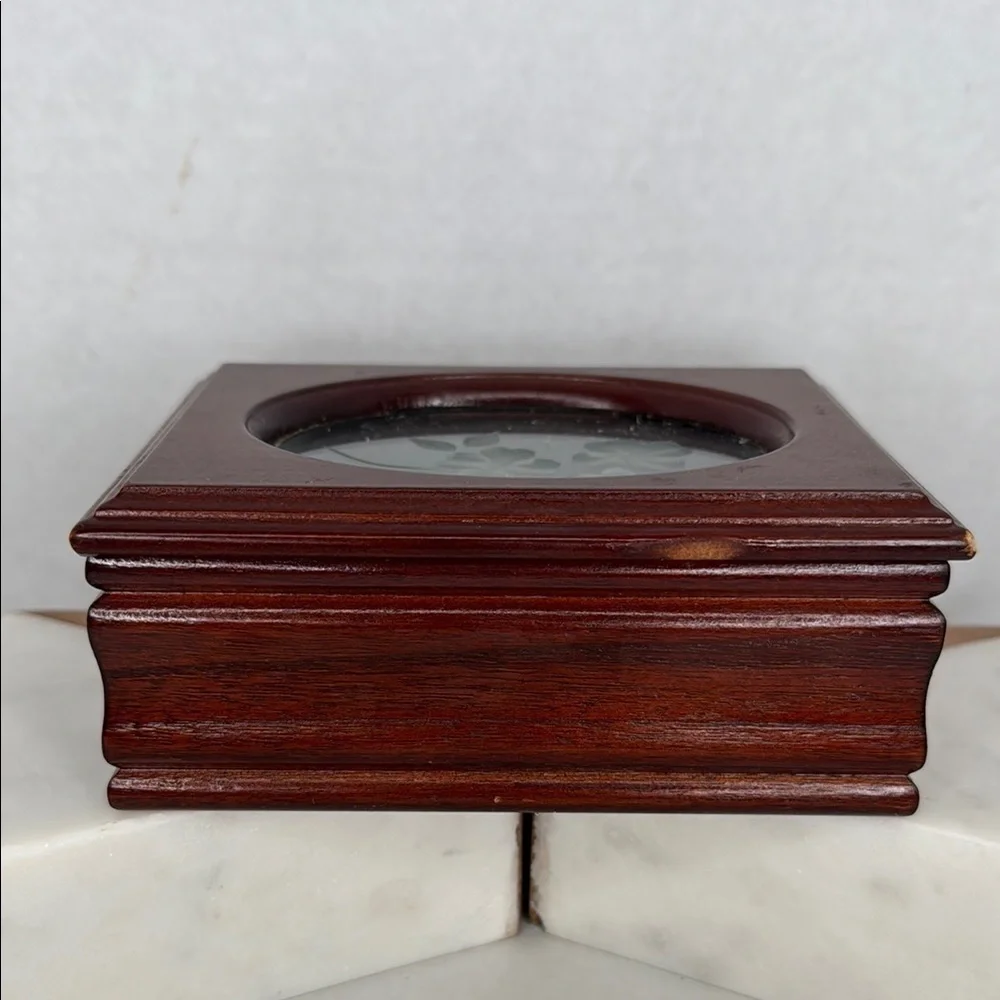 Vintage Estate Small Wooden Jewelry Box With Etched Flower Design On Oval Glass